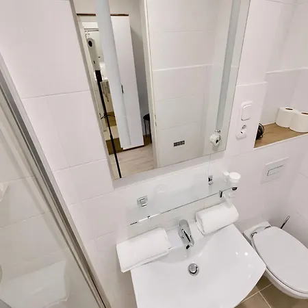 Michaela Mit Pool Und Sauna شقة فرايونغ